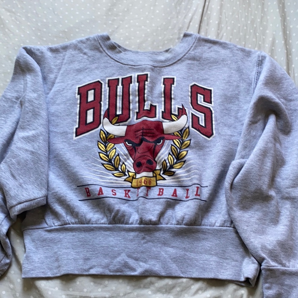 bulls cropped sweatshirt